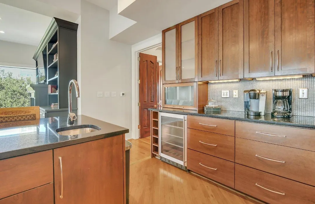 Sky Suite At 300 Drayton-1